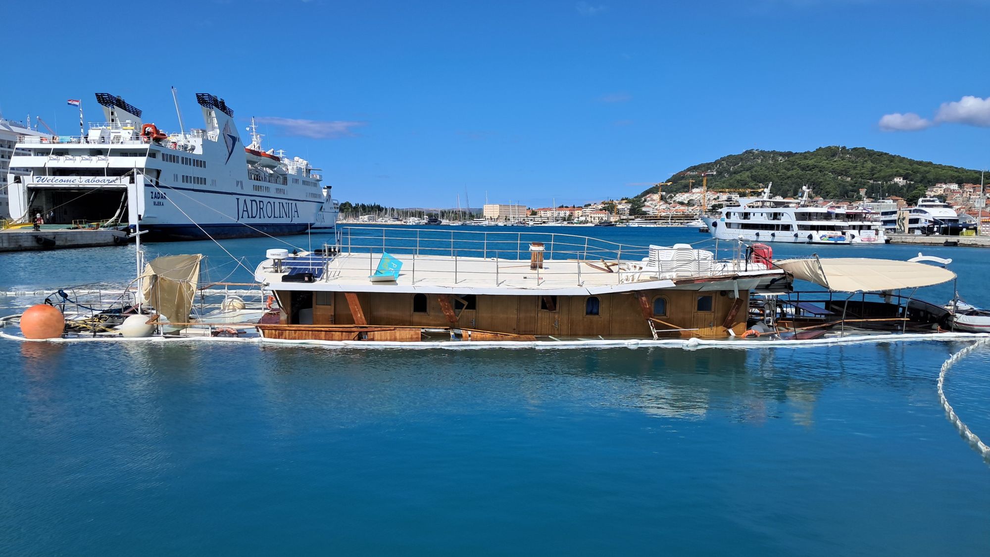 Pomorska nesreća uslijed snažnog nevremena – udar trajekta „Petar Hektorović“ u brodove na vezu gradske luke Split, 8. srpnja 2025. Pomorska nesreća uslijed snažnog nevremena – udar trajekta „Petar Hektorović“ u brodove na vezu gradske luke Split, 8. srpnja 2025.