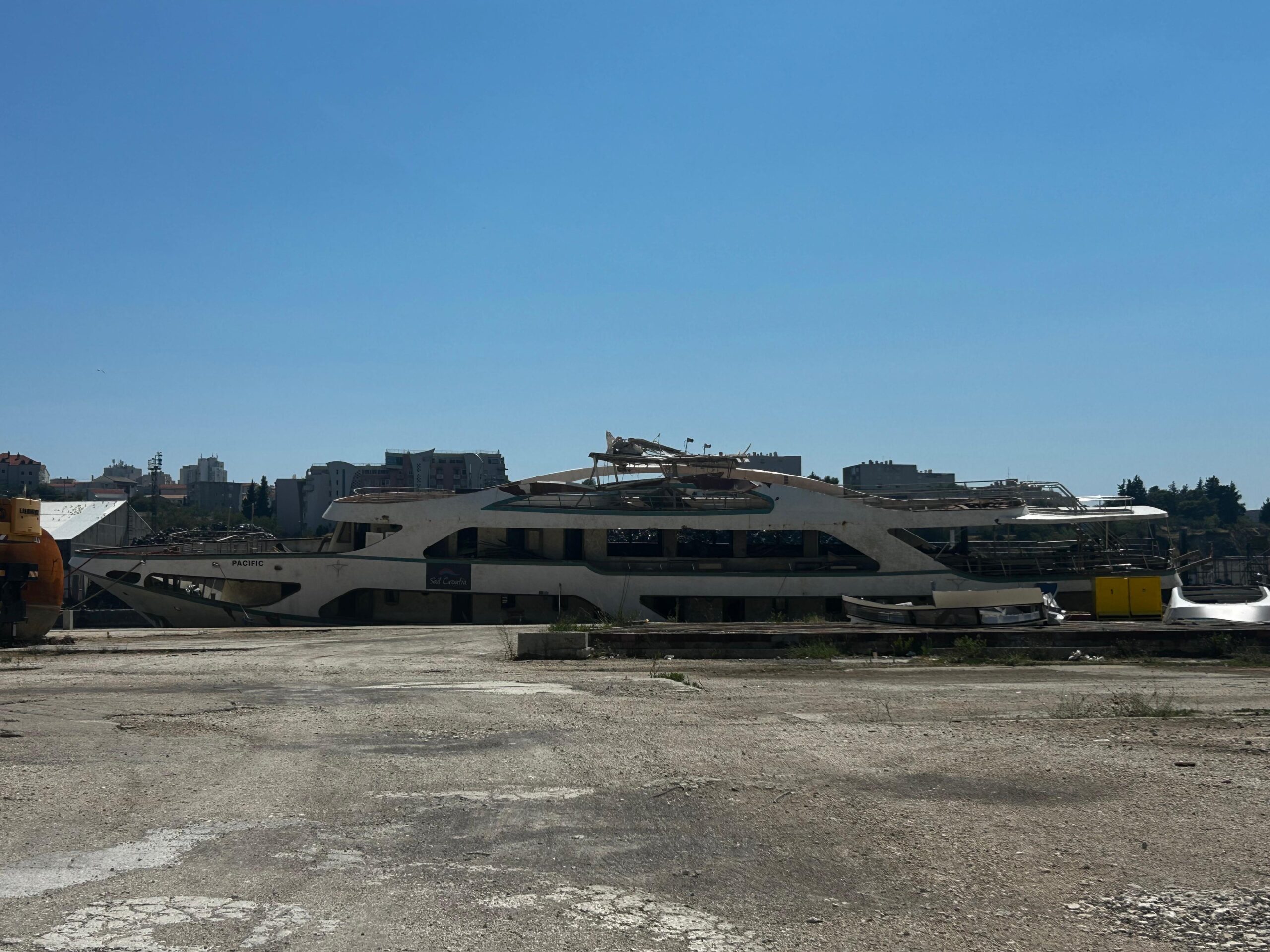 Potonuće putničkog broda „Pacific“, luka Krilo Jesenice, 28. prosinca 2024. Potonuće putničkog broda „Pacific“, luka Krilo Jesenice, 28. prosinca 2024.