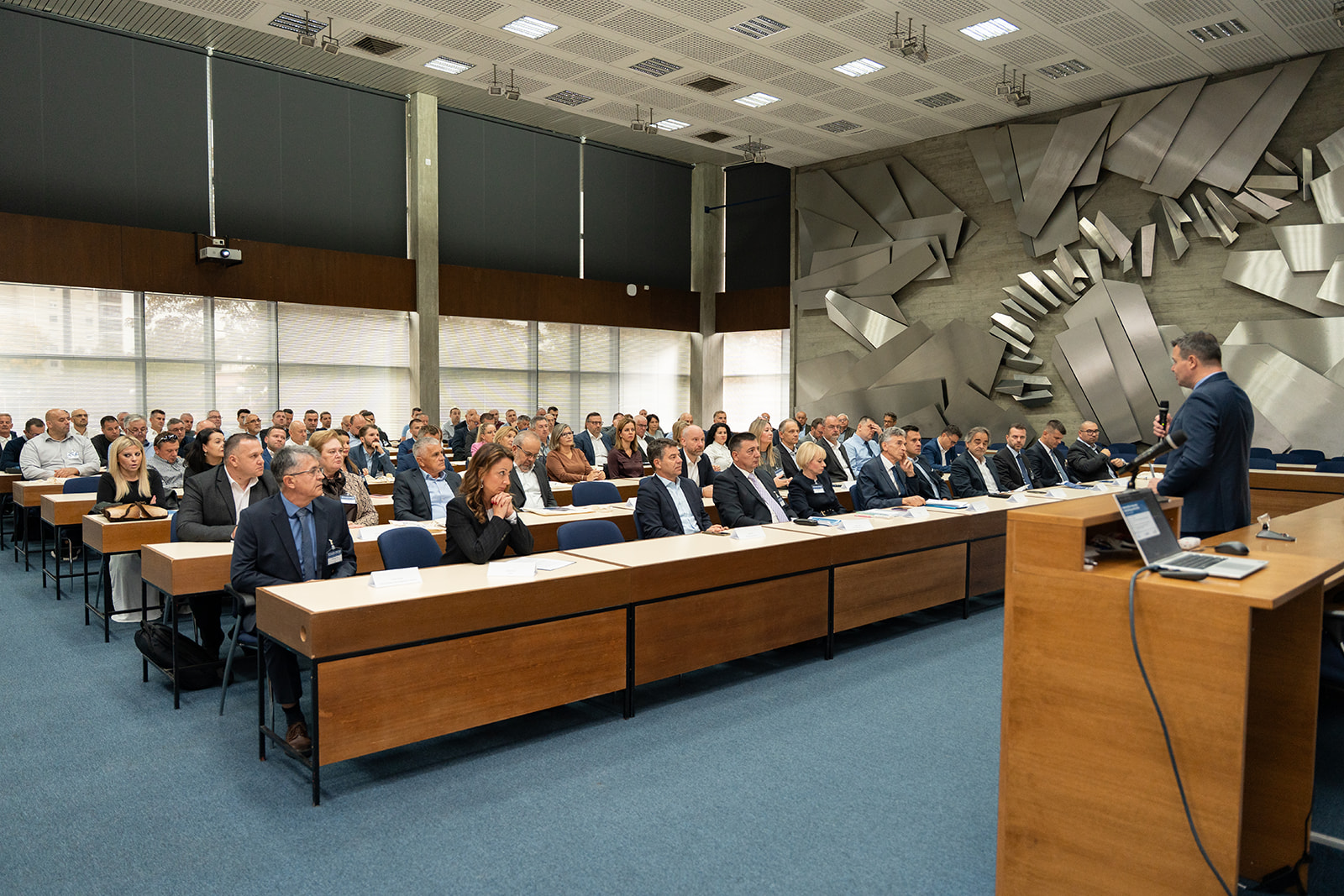 Uspješno održana prva tematska konferencija o sigurnosti željezničkog prometa u Hrvatskoj Uspješno održana prva tematska konferencija o sigurnosti željezničkog prometa u Hrvatskoj